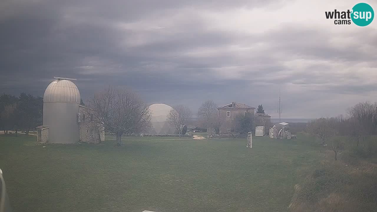 Webcam en direct de l’Observatoire de Višnjan – Explorez le ciel, les astéroïdes, les comètes et les météoroïdes