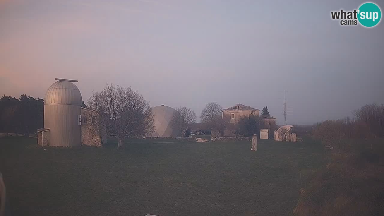 Višnjan-Observatorium Live Webcam – Explore the Sky, Asteroids, Comets, and Meteoroids