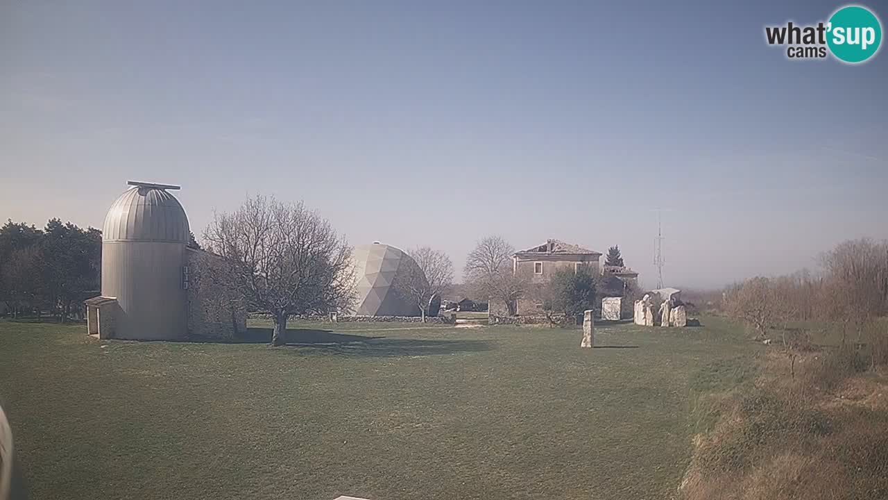 Višnjan-Observatorium Live Webcam – Explore the Sky, Asteroids, Comets, and Meteoroids