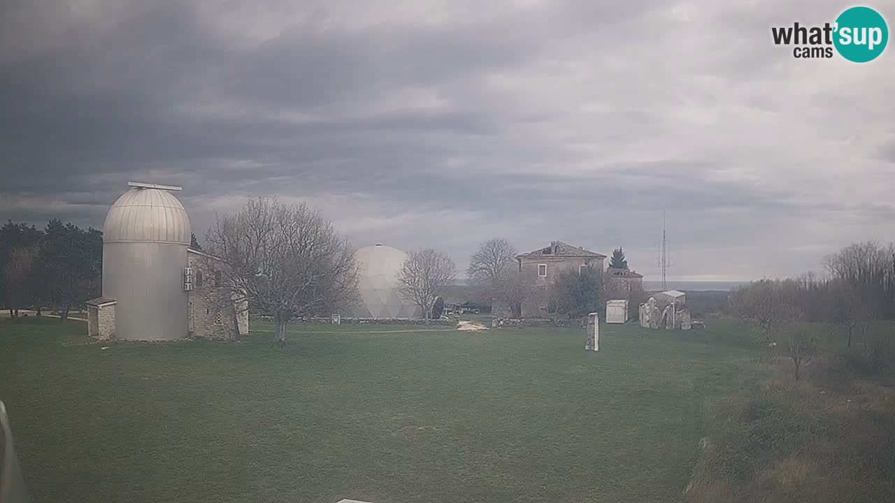 Observatorij Višnjan spletna kamera – Odkrivajte nebo, asteroide, komete in meteorite