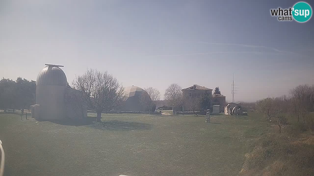 Višnjan-Observatorium Live Webcam – Explore the Sky, Asteroids, Comets, and Meteoroids