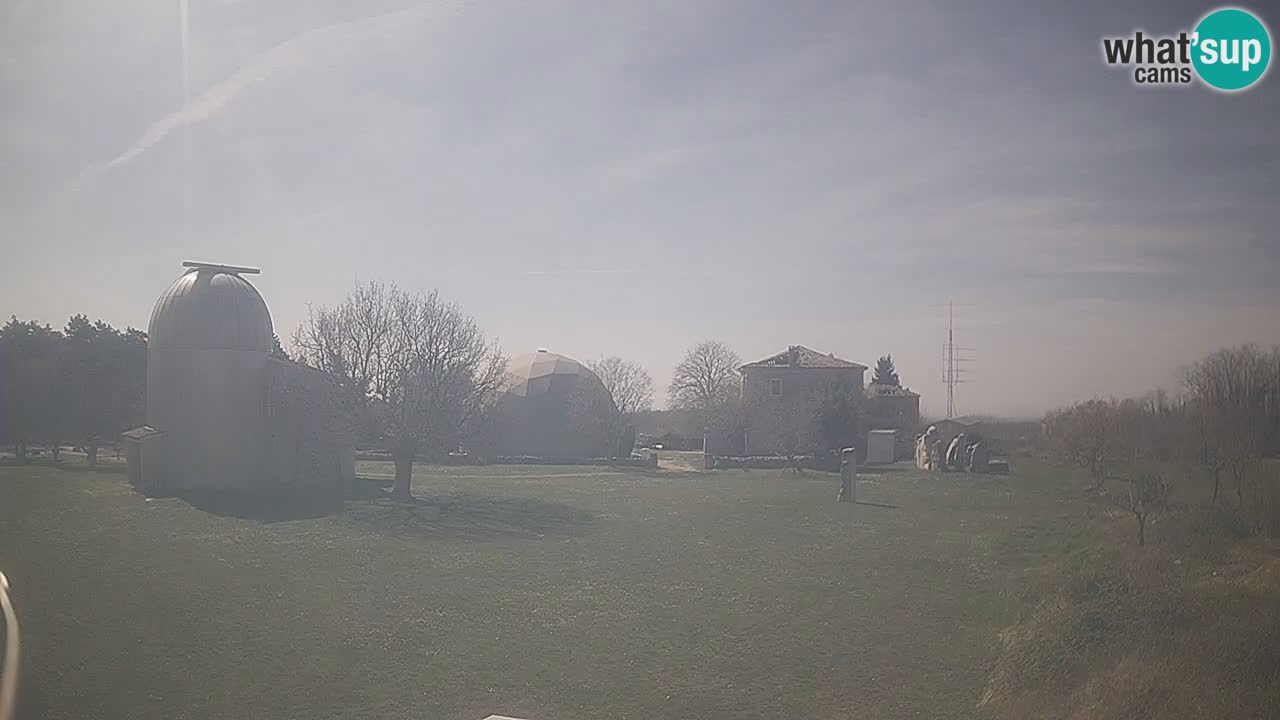 Webcam live dell’Osservatorio di  – Esplora il cielo, gli asteroidi, i comete e i meteoroidi.