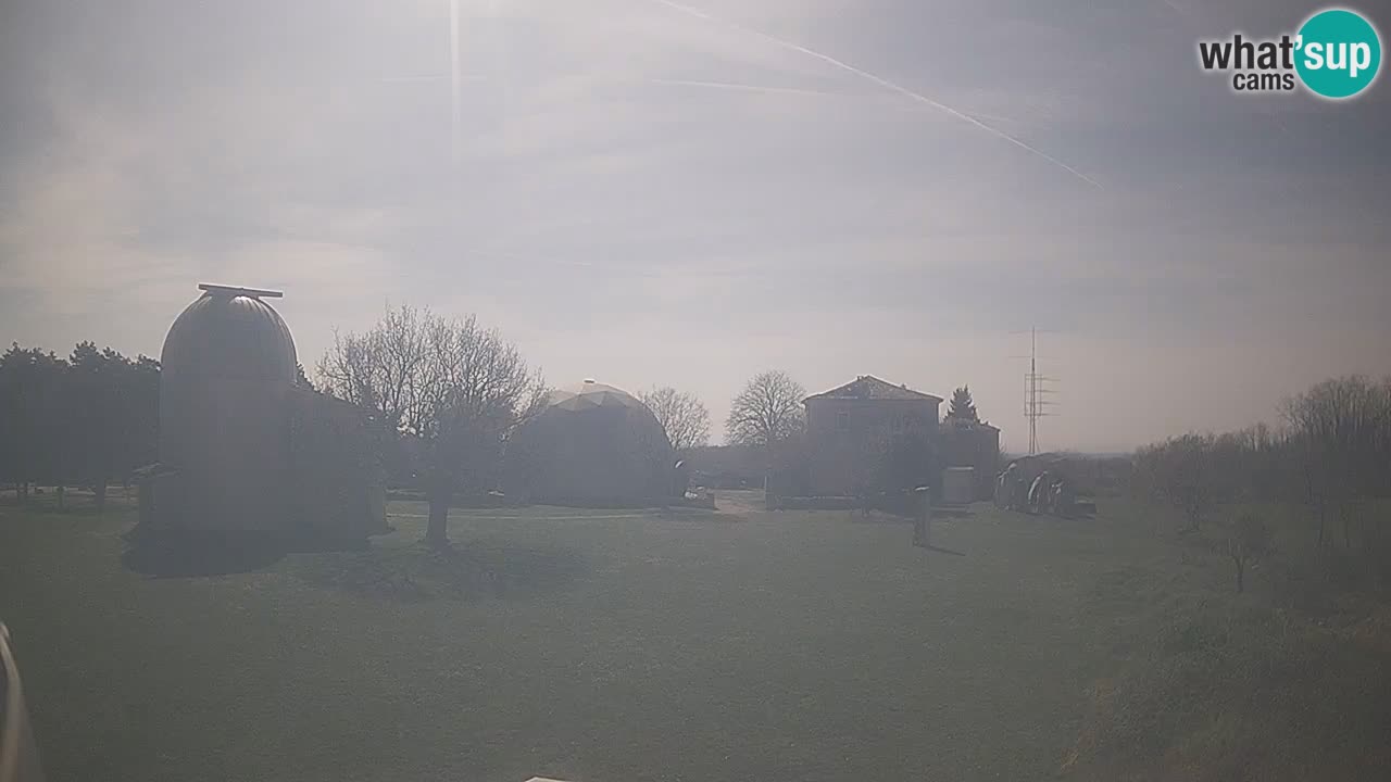 Višnjan-Observatorium Live Webcam – Explore the Sky, Asteroids, Comets, and Meteoroids