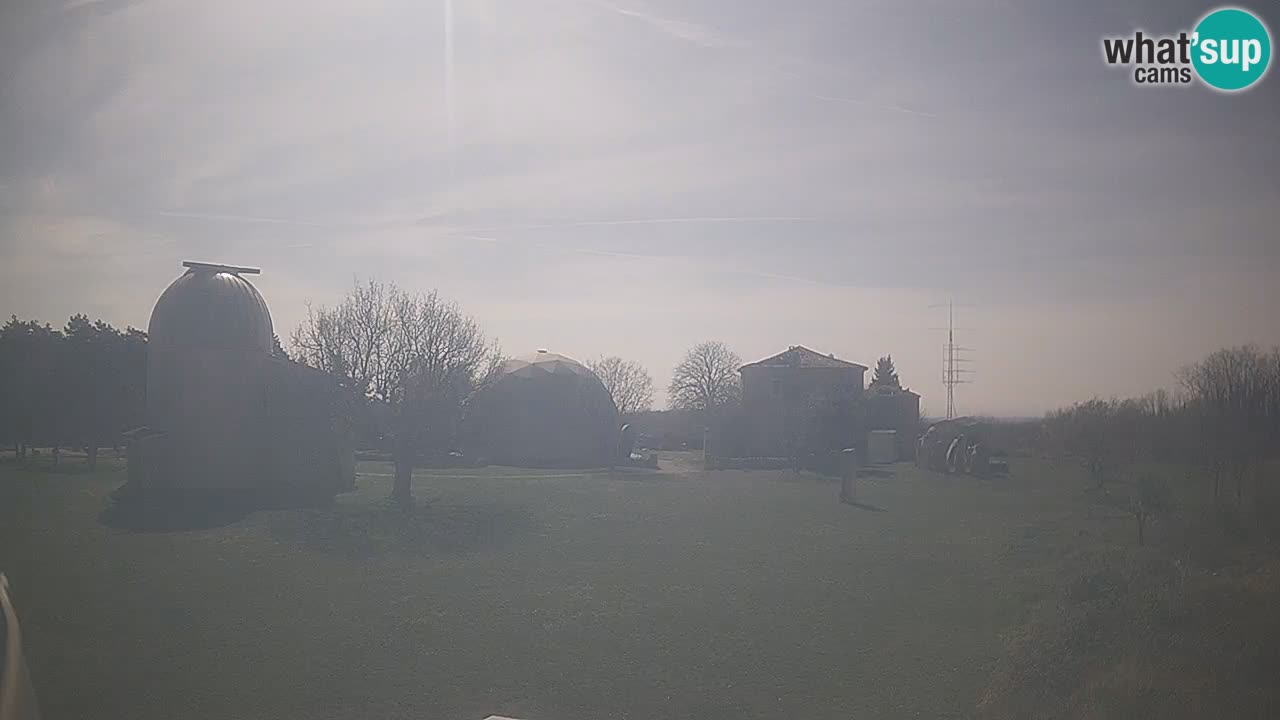 Webcam live dell’Osservatorio di  – Esplora il cielo, gli asteroidi, i comete e i meteoroidi.