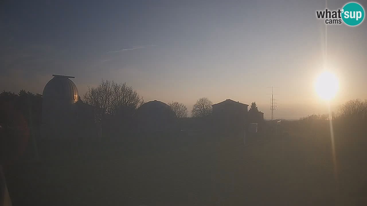 Višnjan-Observatorium Live Webcam – Explore the Sky, Asteroids, Comets, and Meteoroids