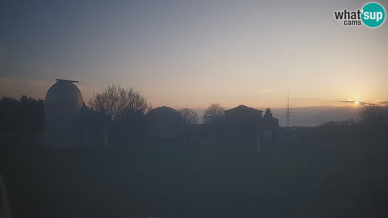 Webcam en direct de l’Observatoire de Višnjan – Explorez le ciel, les astéroïdes, les comètes et les météoroïdes