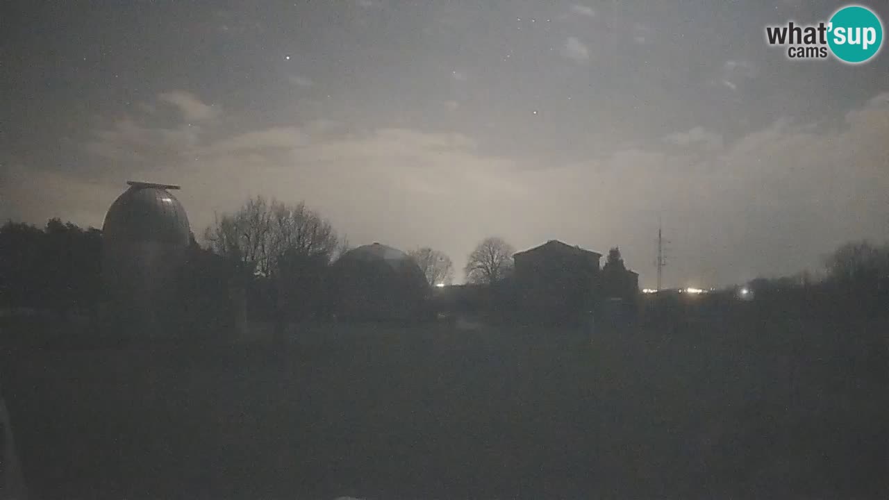 Webcam live dell’Osservatorio di  – Esplora il cielo, gli asteroidi, i comete e i meteoroidi.