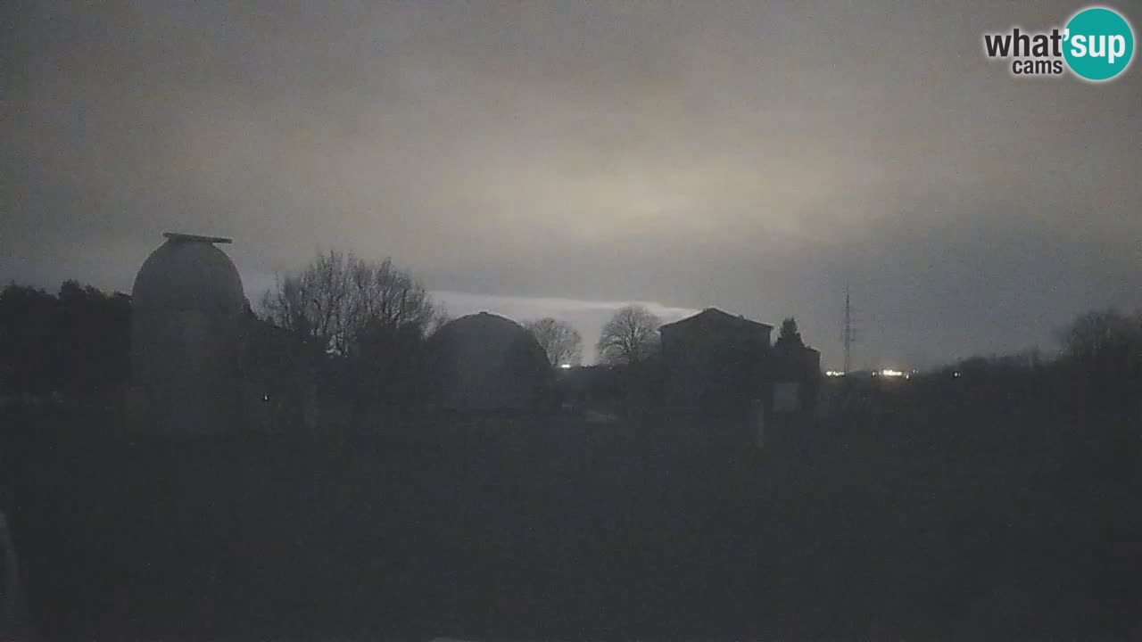 Webcam live dell’Osservatorio di  – Esplora il cielo, gli asteroidi, i comete e i meteoroidi.