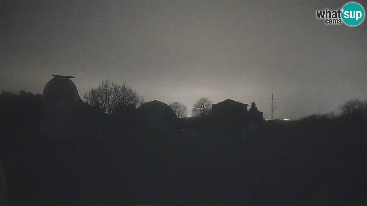 Webcam live dell’Osservatorio di – Esplora il cielo, gli asteroidi, i comete e i meteoroidi.
