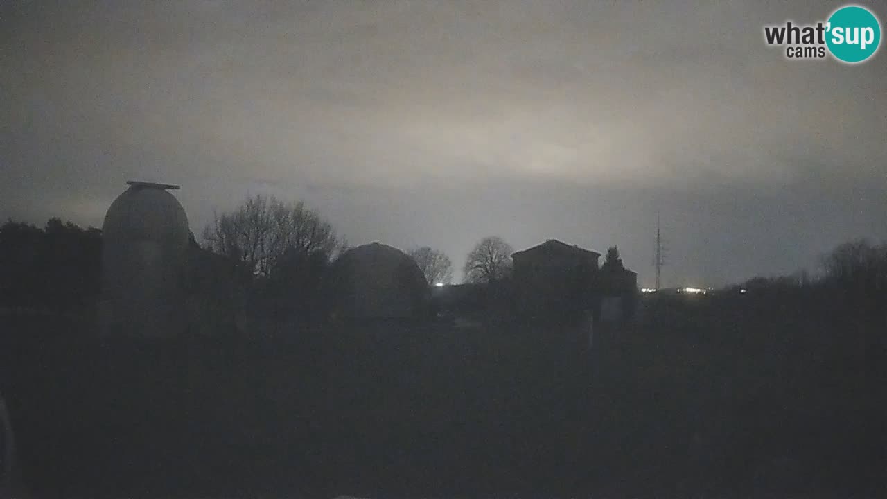 Webcam live dell’Osservatorio di  – Esplora il cielo, gli asteroidi, i comete e i meteoroidi.