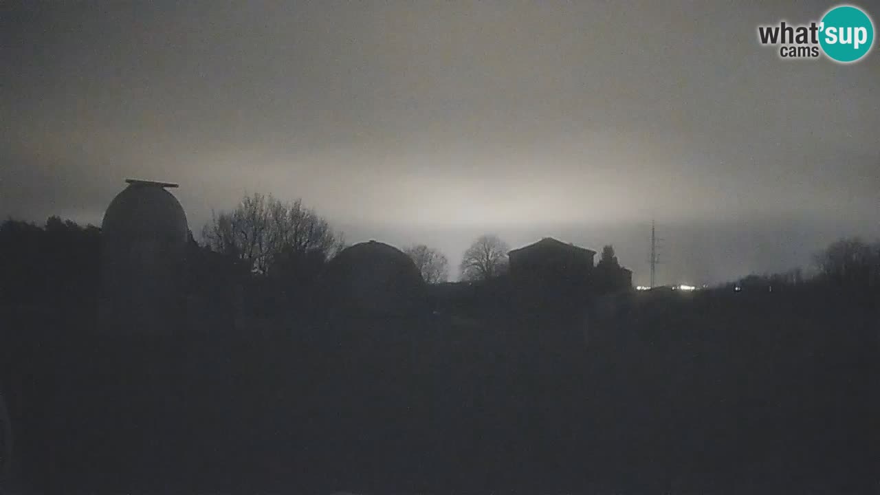 Webcam live dell’Osservatorio di  – Esplora il cielo, gli asteroidi, i comete e i meteoroidi.