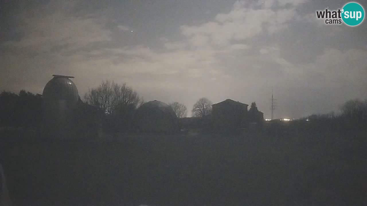 Webcam live dell’Osservatorio di  – Esplora il cielo, gli asteroidi, i comete e i meteoroidi.