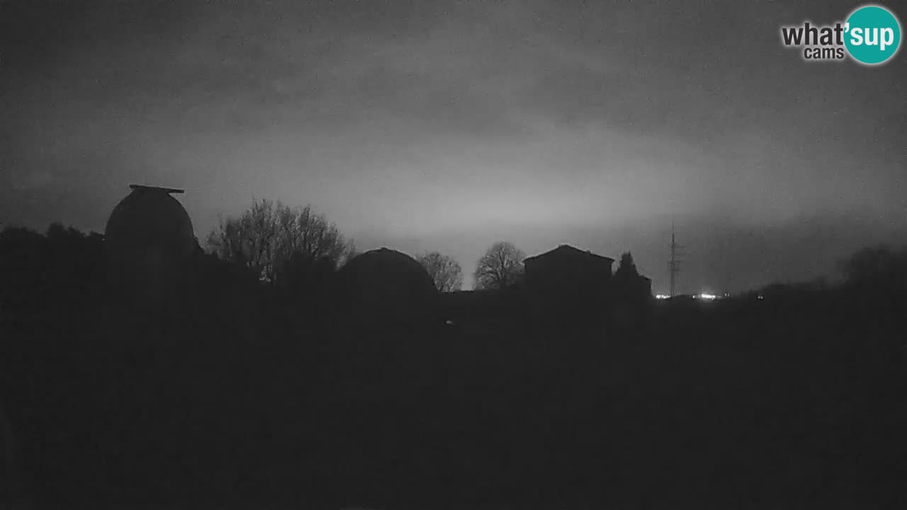 Webcam live dell’Osservatorio di  – Esplora il cielo, gli asteroidi, i comete e i meteoroidi.