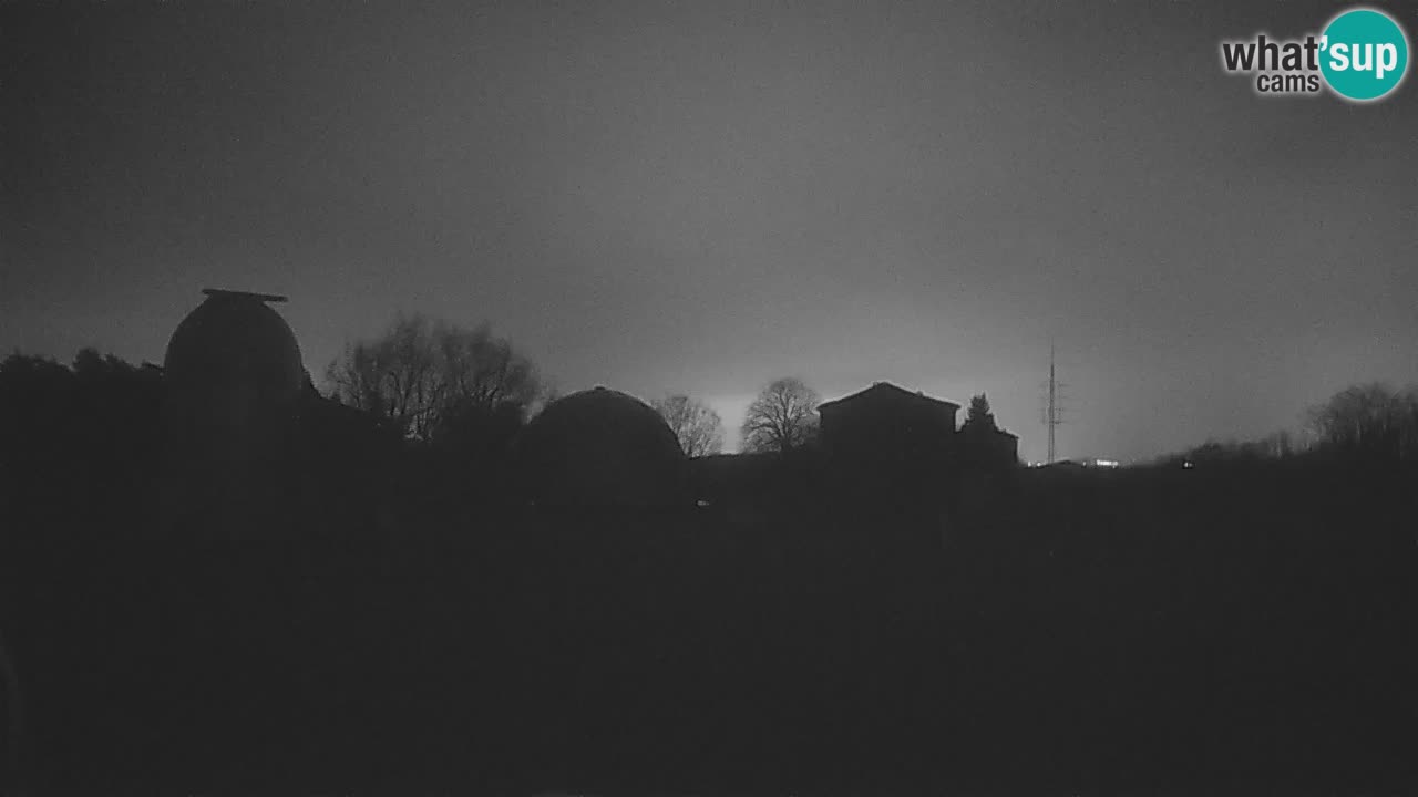 Webcam live dell’Osservatorio di  – Esplora il cielo, gli asteroidi, i comete e i meteoroidi.