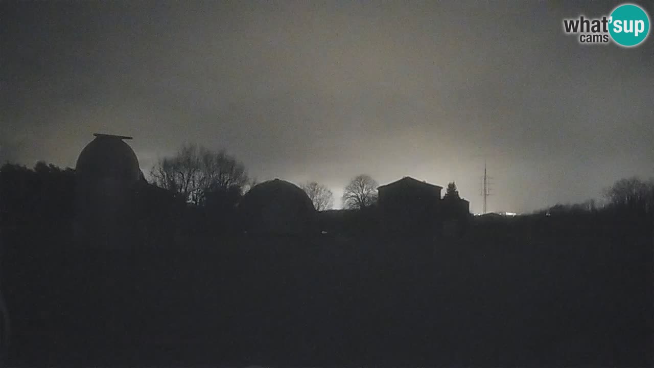 Webcam live dell’Osservatorio di  – Esplora il cielo, gli asteroidi, i comete e i meteoroidi.