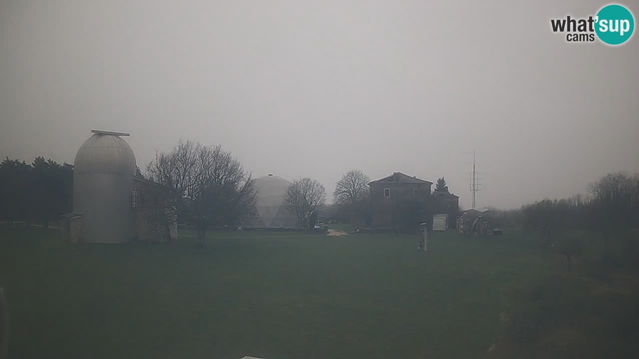 Webcam en direct de l’Observatoire de Višnjan – Explorez le ciel, les astéroïdes, les comètes et les météoroïdes