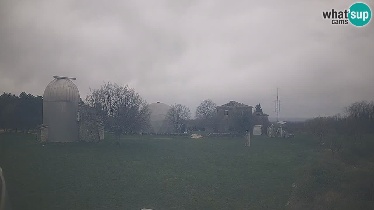 Višnjan-Observatorium Live Webcam – Explore the Sky, Asteroids, Comets, and Meteoroids