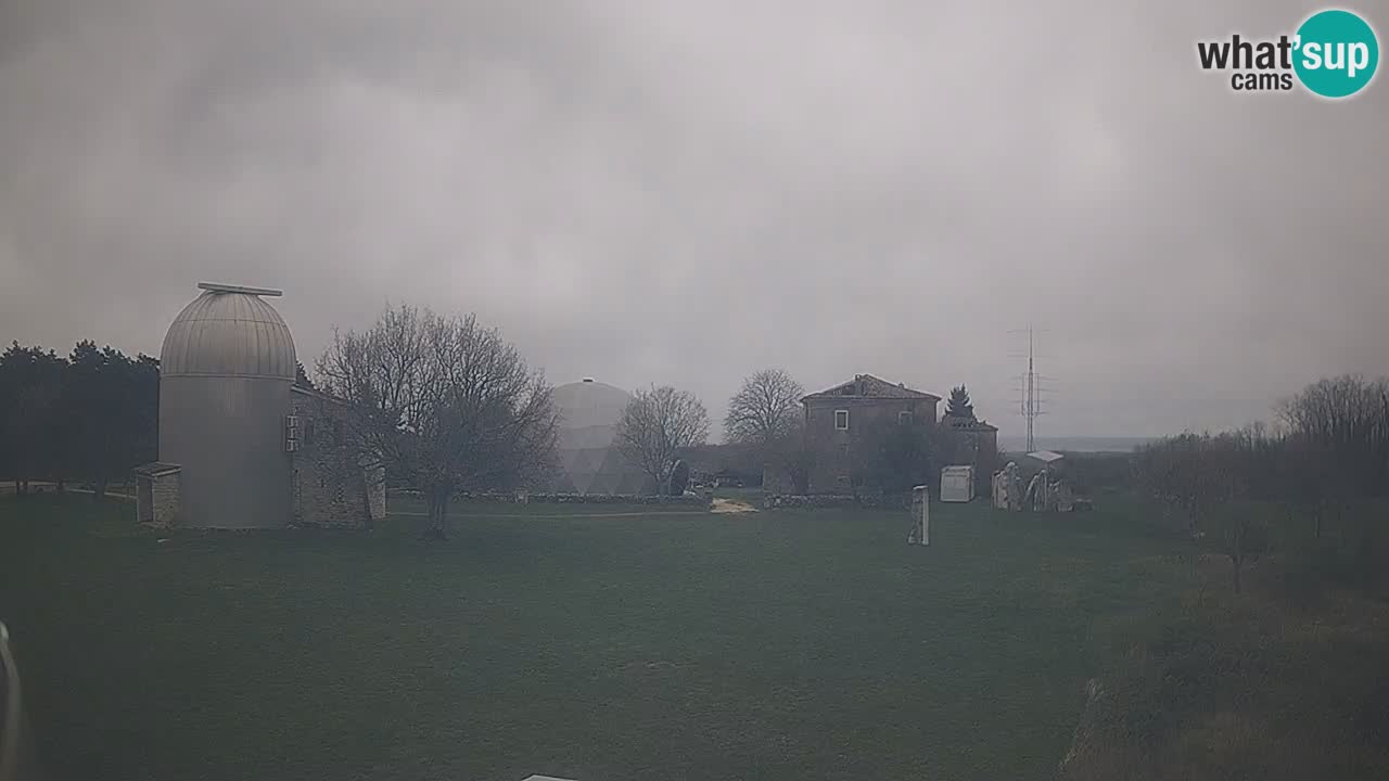 Webcam live dell’Osservatorio di  – Esplora il cielo, gli asteroidi, i comete e i meteoroidi.