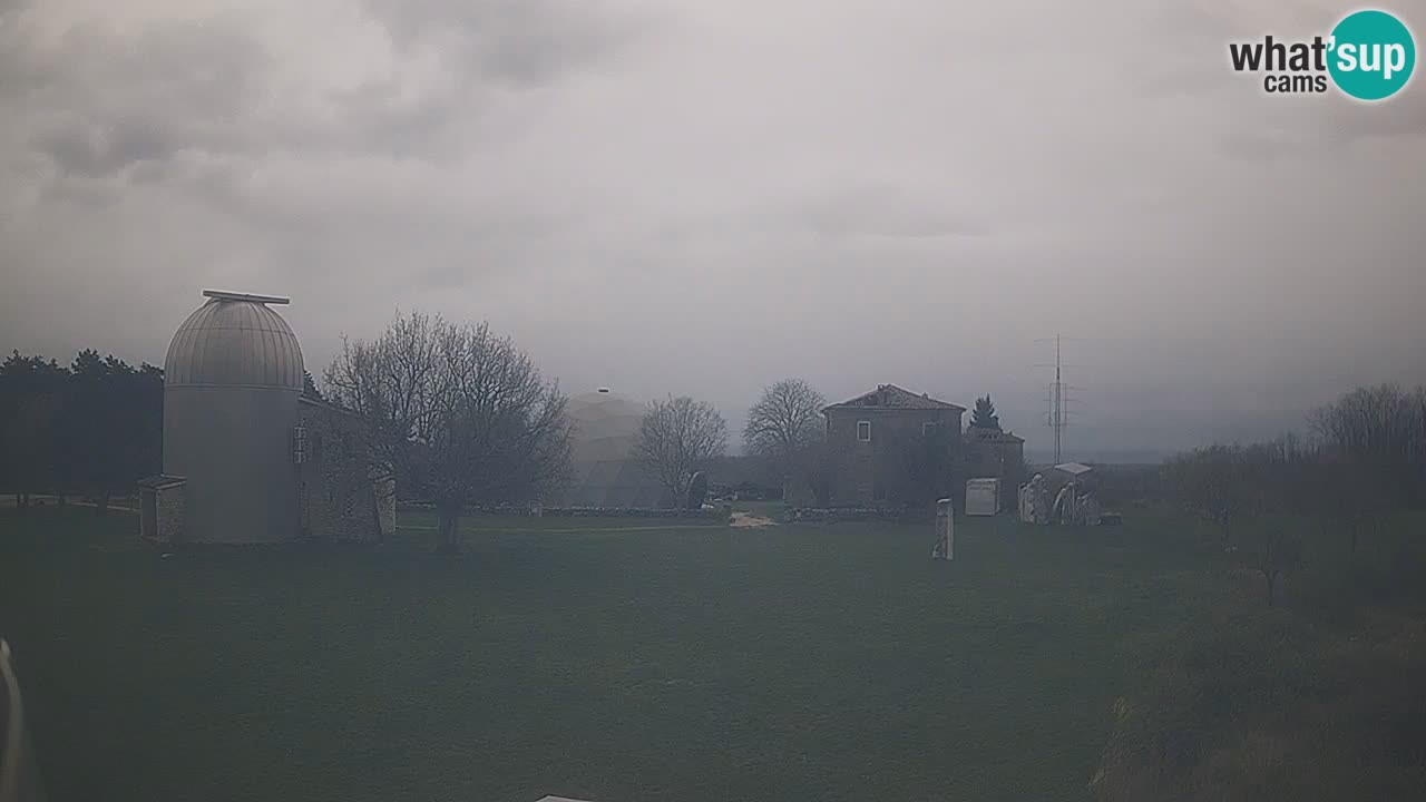 Višnjan-Observatorium Live Webcam – Explore the Sky, Asteroids, Comets, and Meteoroids