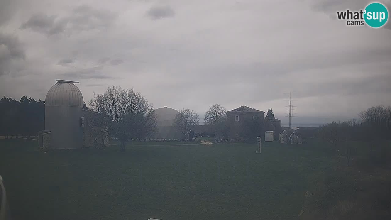 Višnjan-Observatorium Live Webcam – Explore the Sky, Asteroids, Comets, and Meteoroids