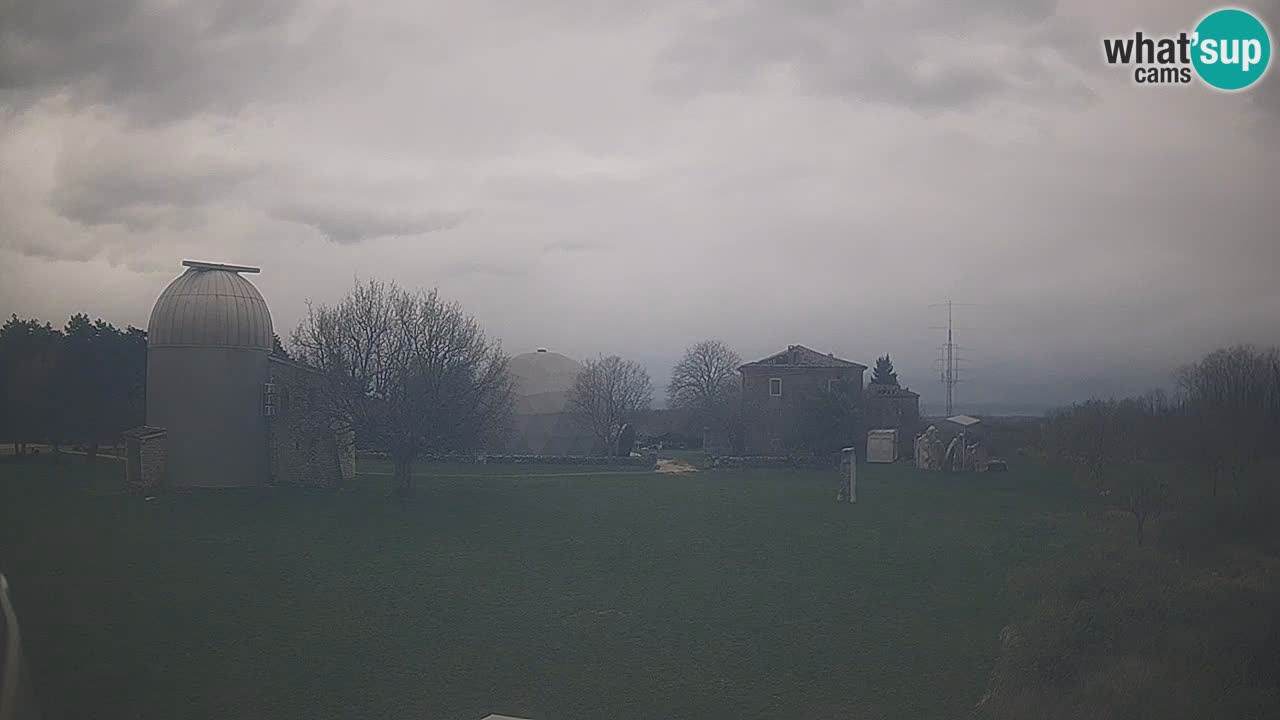 Webcam live dell’Osservatorio di  – Esplora il cielo, gli asteroidi, i comete e i meteoroidi.