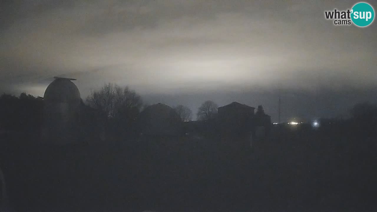 Webcam live dell’Osservatorio di  – Esplora il cielo, gli asteroidi, i comete e i meteoroidi.