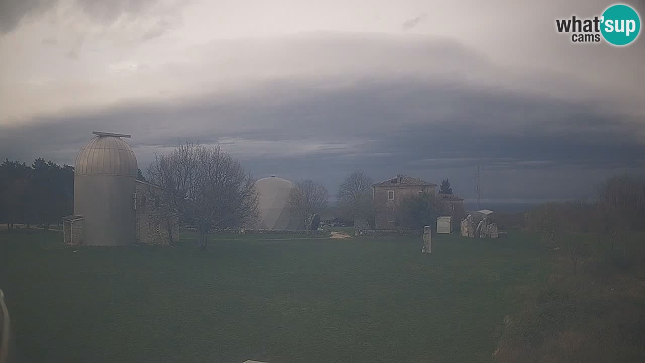 Webcam live dell’Osservatorio di  – Esplora il cielo, gli asteroidi, i comete e i meteoroidi.