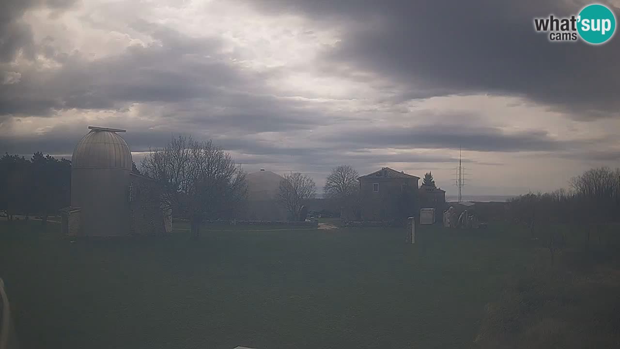 Webcam en direct de l’Observatoire de Višnjan – Explorez le ciel, les astéroïdes, les comètes et les météoroïdes