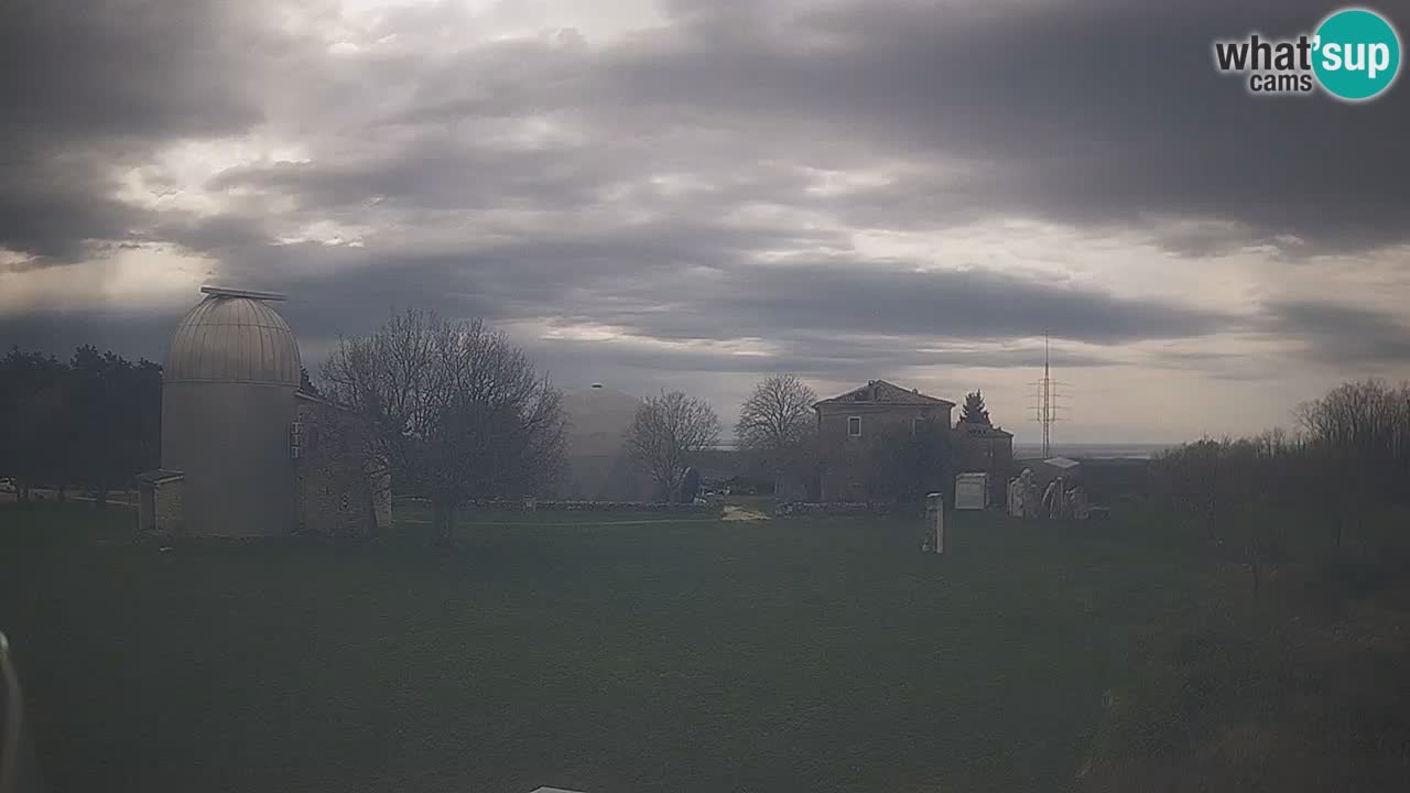 Webcam live dell’Osservatorio di  – Esplora il cielo, gli asteroidi, i comete e i meteoroidi.