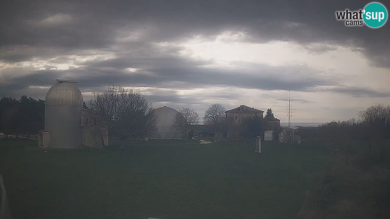 Webcam en direct de l’Observatoire de Višnjan – Explorez le ciel, les astéroïdes, les comètes et les météoroïdes