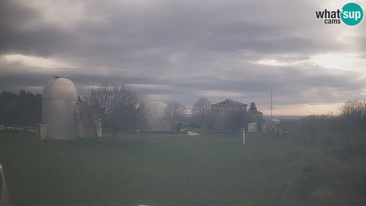 Observatorij Višnjan spletna kamera – Odkrivajte nebo, asteroide, komete in meteorite