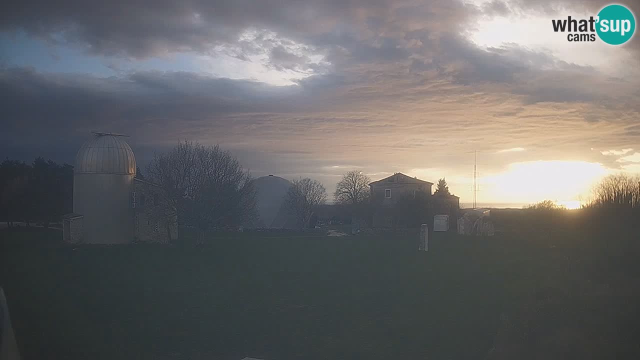 Višnjan-Observatorium Live Webcam – Explore the Sky, Asteroids, Comets, and Meteoroids