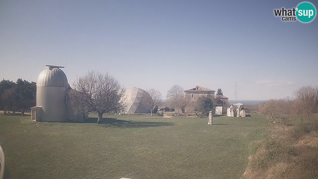 Webcam en direct de l’Observatoire de Višnjan – Explorez le ciel, les astéroïdes, les comètes et les météoroïdes