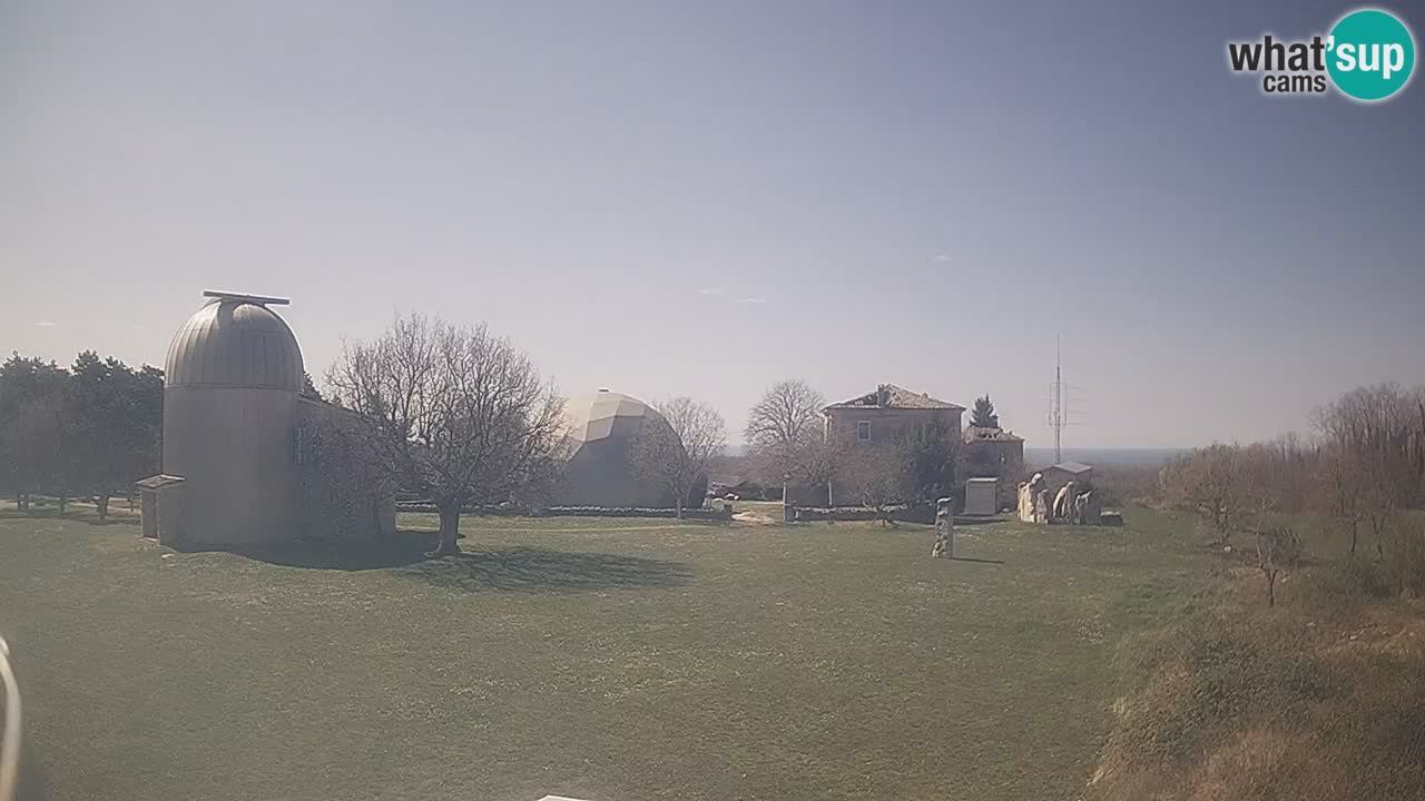 Webcam en direct de l’Observatoire de Višnjan – Explorez le ciel, les astéroïdes, les comètes et les météoroïdes