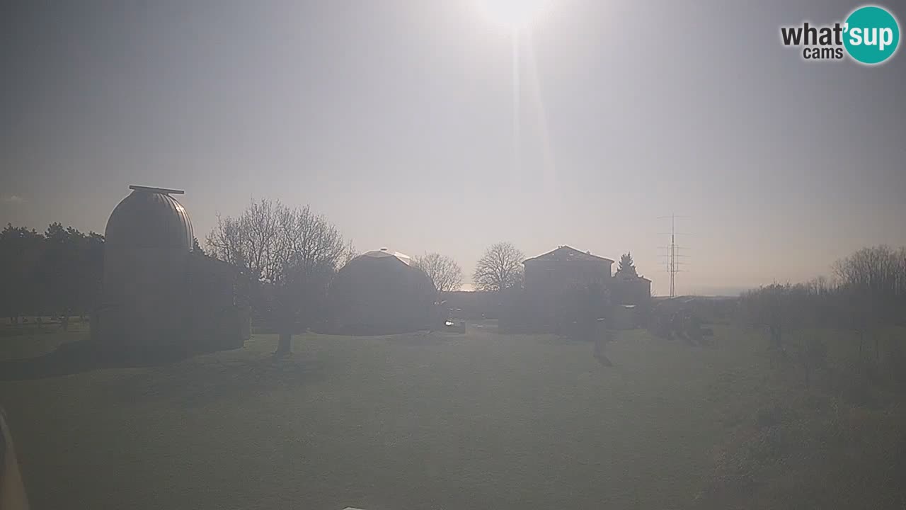 Webcam live dell’Osservatorio di – Esplora il cielo, gli asteroidi, i comete e i meteoroidi.