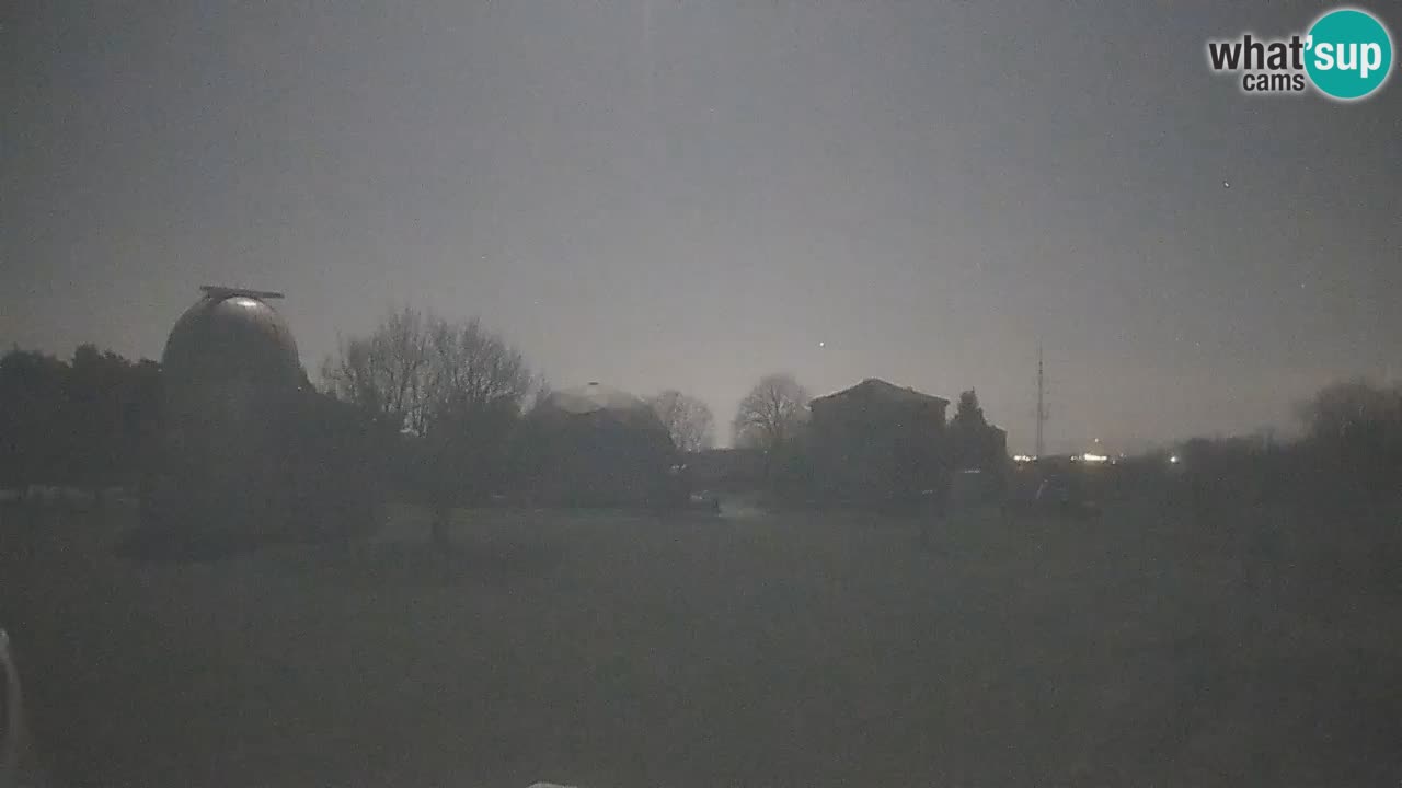 Webcam en direct de l’Observatoire de Višnjan – Explorez le ciel, les astéroïdes, les comètes et les météoroïdes