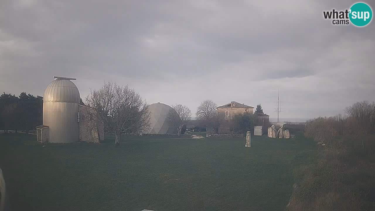 Webcam en direct de l’Observatoire de Višnjan – Explorez le ciel, les astéroïdes, les comètes et les météoroïdes