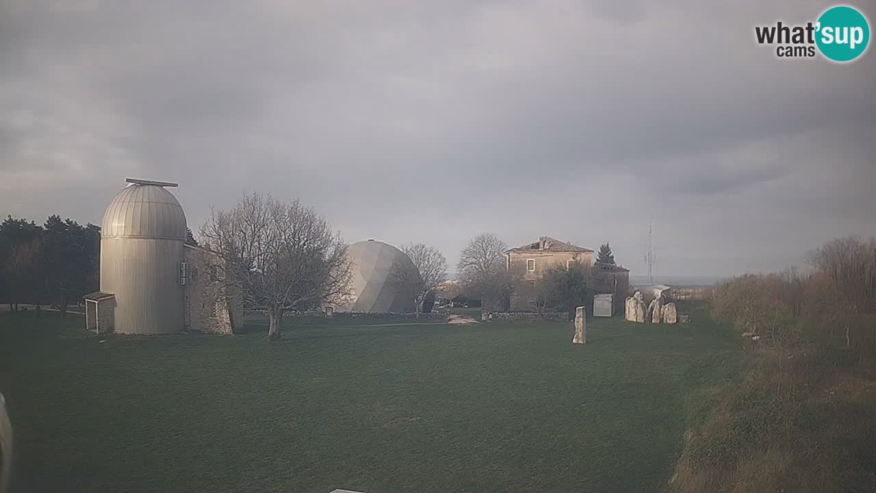 Višnjan-Observatorium Live Webcam – Explore the Sky, Asteroids, Comets, and Meteoroids