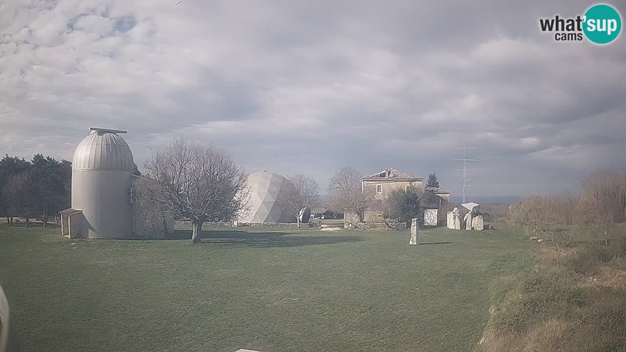 Webcam en direct de l’Observatoire de Višnjan – Explorez le ciel, les astéroïdes, les comètes et les météoroïdes