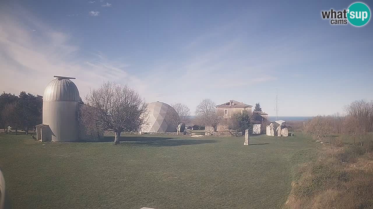 Webcam en direct de l’Observatoire de Višnjan – Explorez le ciel, les astéroïdes, les comètes et les météoroïdes