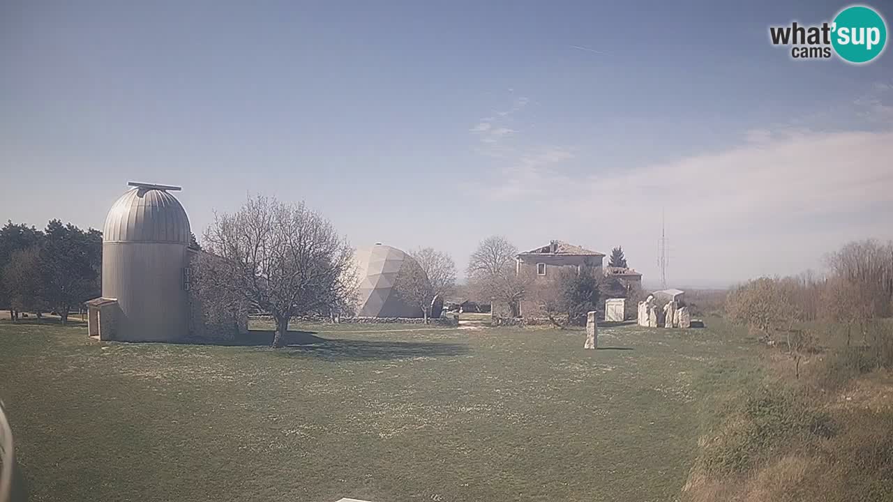 Webcam en direct de l’Observatoire de Višnjan – Explorez le ciel, les astéroïdes, les comètes et les météoroïdes