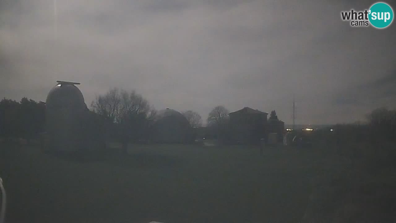 Webcam live dell’Osservatorio di – Esplora il cielo, gli asteroidi, i comete e i meteoroidi.