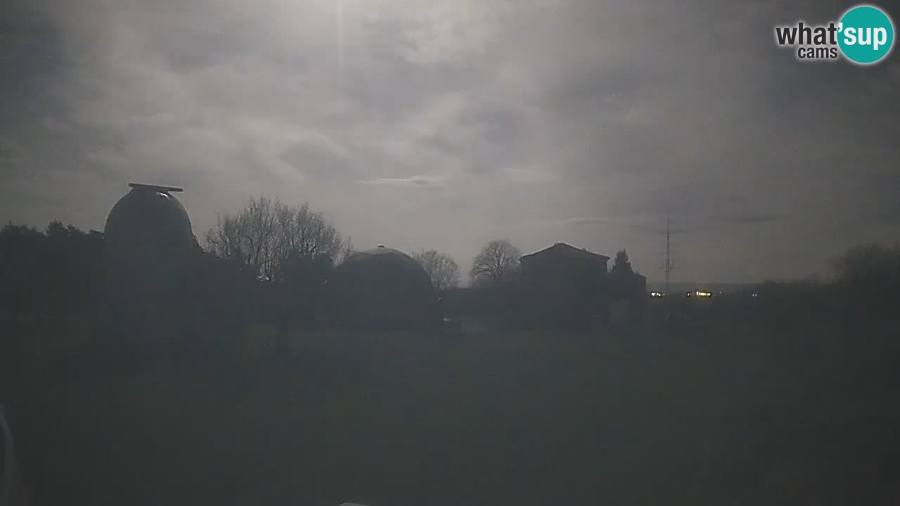 Webcam live dell’Osservatorio di – Esplora il cielo, gli asteroidi, i comete e i meteoroidi.