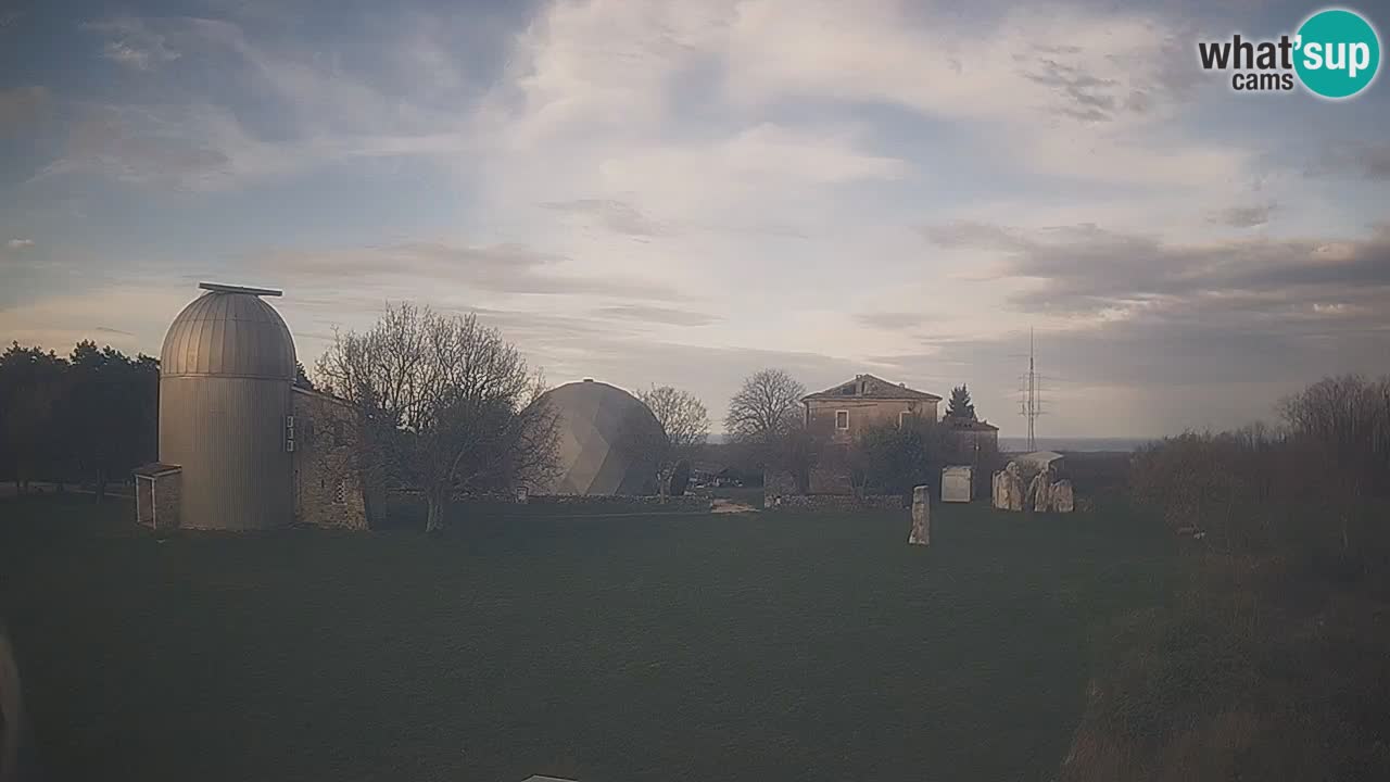 Višnjan-Observatorium Live Webcam – Explore the Sky, Asteroids, Comets, and Meteoroids