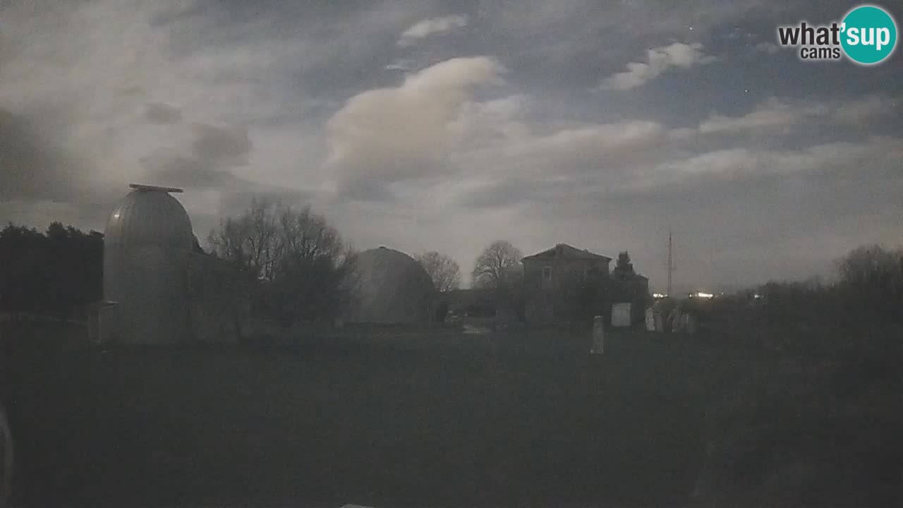 Webcam live dell’Osservatorio di  – Esplora il cielo, gli asteroidi, i comete e i meteoroidi.