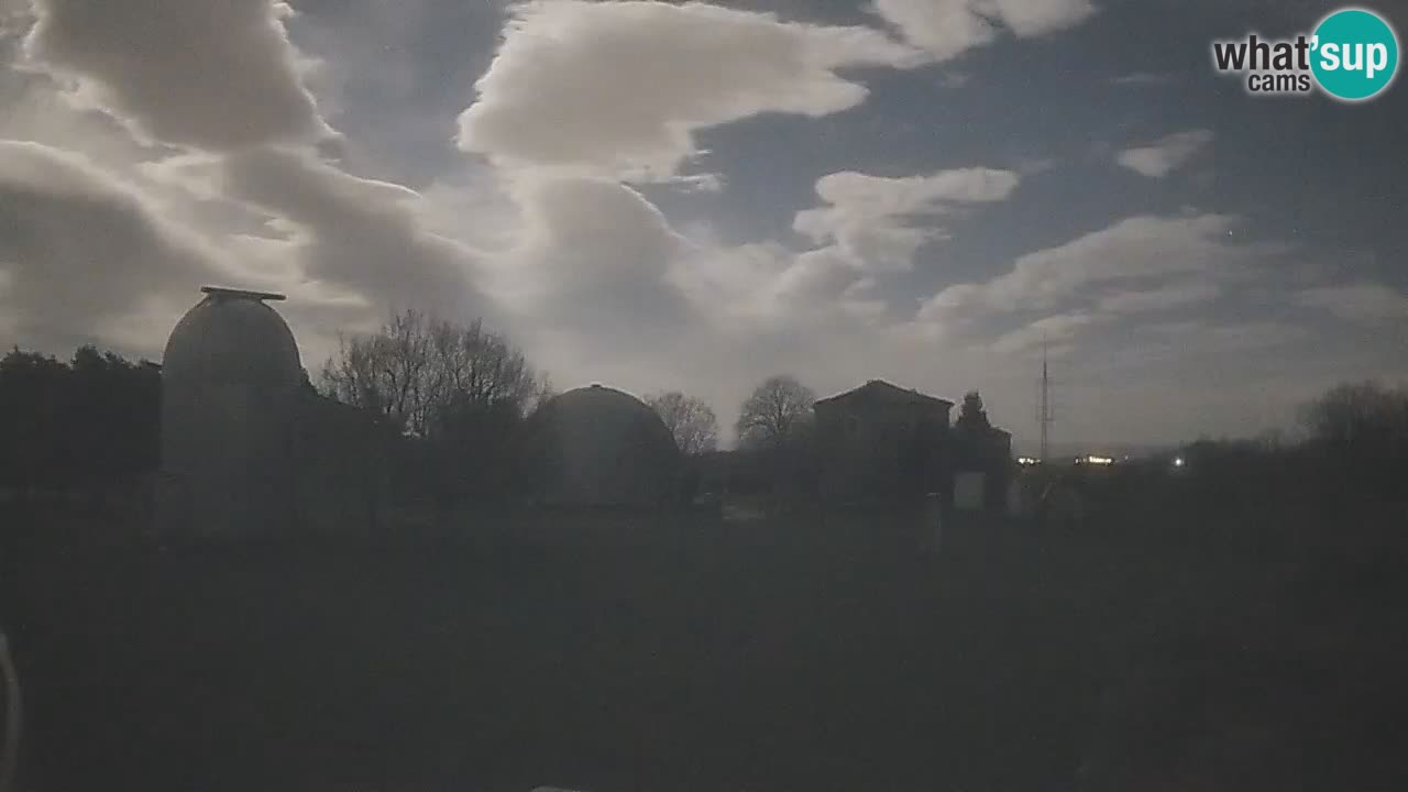 Webcam live dell’Osservatorio di  – Esplora il cielo, gli asteroidi, i comete e i meteoroidi.