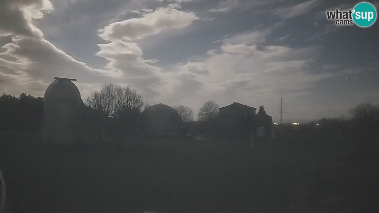 Webcam live dell’Osservatorio di  – Esplora il cielo, gli asteroidi, i comete e i meteoroidi.