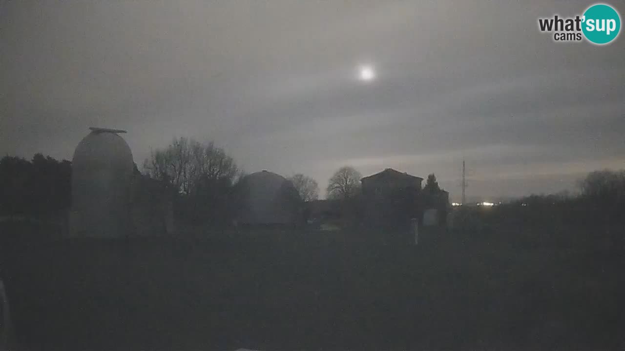 Webcam live dell’Osservatorio di  – Esplora il cielo, gli asteroidi, i comete e i meteoroidi.