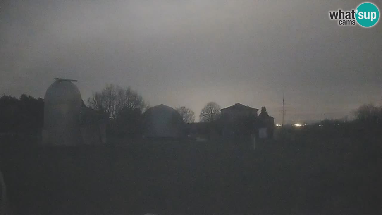 Webcam live dell’Osservatorio di  – Esplora il cielo, gli asteroidi, i comete e i meteoroidi.