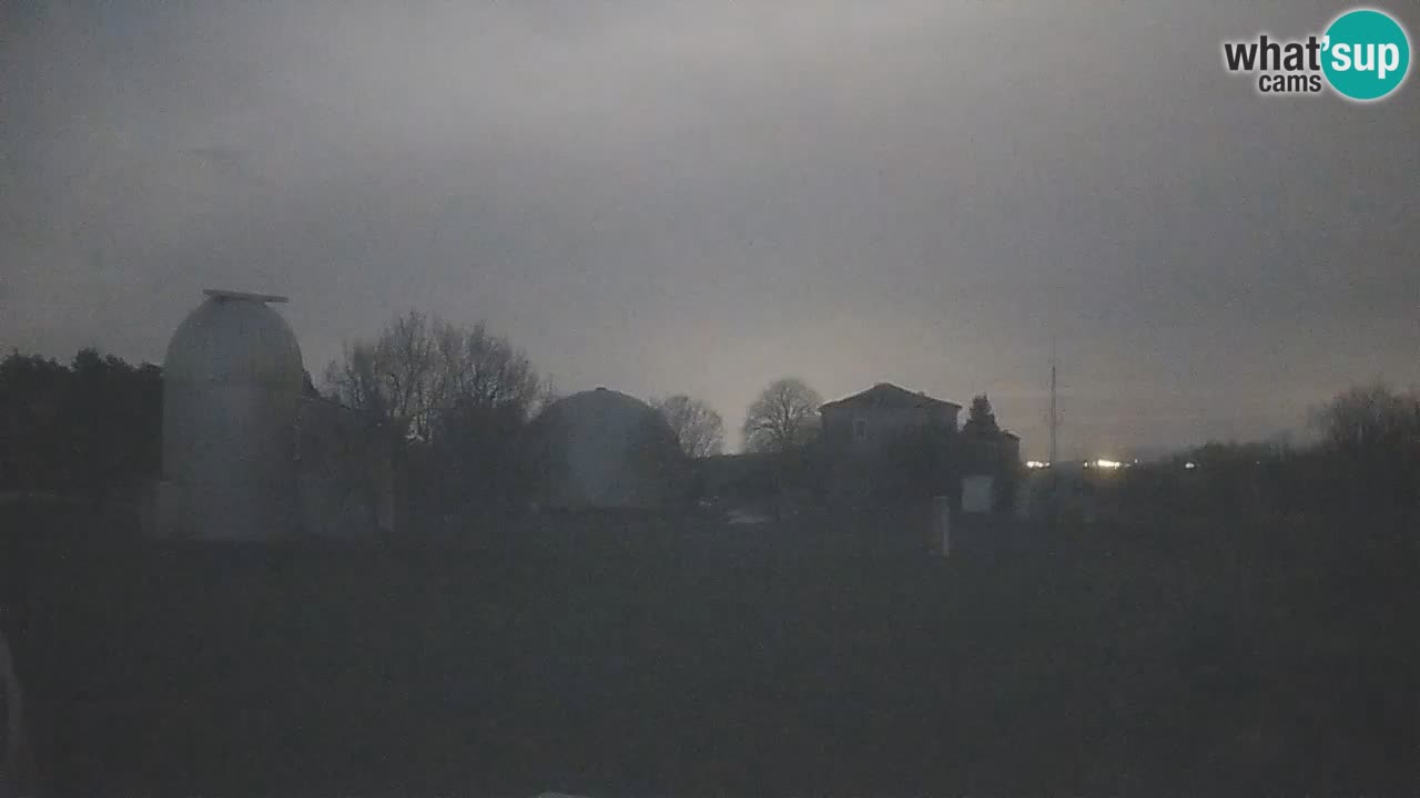 Webcam live dell’Osservatorio di  – Esplora il cielo, gli asteroidi, i comete e i meteoroidi.